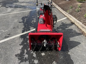 Souffleuse à neige motorisée offerte à prix réduit pour une élimination efficace de la neige par conditions hivernales - Product Image 2