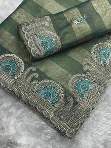 Sari en mousseline de soie Fandy avec broderie Zari, chemisier de soirée orné de diamants Savroski, anti-humidité et infroissable - Product Image 4