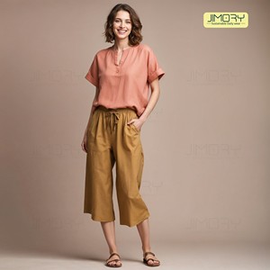 เสื้อผ้าขายส่ง JE2010 เสื้อผ้าฝ้ายสั่งทำ เสื้อคอวีทรงทางการสำหรับผู้หญิง เสื้อครอปแขนสั้นติดกระดุม สีดำขาว แต่งผ้าต่อกัน สำหรับฤดูร้อน - Product Image 5