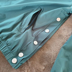 Personalizado de los hombres de alta calidad Streetwear pantalones cortos y chaqueta de 2 piezas Sweatsuit Nylon cremallera Sudadera con capucha cortavientos conjunto corto para los hombres - Product Image 5