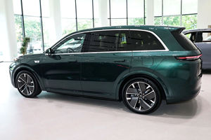 รถยนต์ SUV ไฟฟ้าแบบขยายระยะทางสำหรับครอบครัว 6 ที่นั่ง ปี 2025 มาตรฐานไอเสียยูโร 6 ล้อ R20 เกียร์อัตโนมัติ - Product Image 6