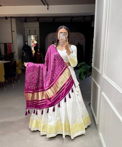 Collection Lehenga Choli, offrant des designs exquis et une qualité impeccable à des prix qui conviennent à tous les budgets et à tous les goûts. - Product Image 1