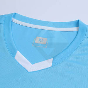 Uniformes de fútbol de secado rápido hechos por profesionales Conjuntos de ropa deportiva cómoda Ropa de equipo personalizada - Product Image 3