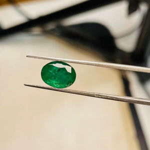 Esmeralda Natural de Zambia, Corte Ovalado, 2.84 Quilates, Piedra Preciosa de Buena Calidad, Lustre, Color Verde Agradable, Pulido Perfecto para Cualquier Joyería - Product Image 1