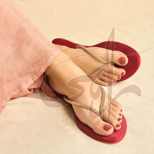 ขายตรงจากโรงงาน รองเท้าสไลด์ผู้หญิงกันลื่น พื้นรองเท้าหนังแท้ บุผ้ากำมะหยี่ ดีไซน์แฟชั่นใหม่สำหรับทุกคน - Product Image 3