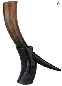 Taza de cuerno pulido vikingo clásico moderno con soporte de madera resistente para exhibición de boda o fiesta de Navidad - Product Image 6