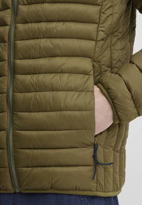 Veste matelassée légère pour homme, camouflage, à capuche, vert olive, panneaux d'épaule marine, matelassée, imperméable, coupe-vent, fermeture éclair sur le devant - Product Image 6