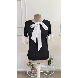 Blusa de Chifón Crepé con Mangas Cortas, Cuello Redondo, Detalle de Lazo y Volantes para Mujer, 34789 - Negro - Product Image 4