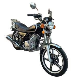 Motocicleta S-u-z-u-k-i GN125 con Excelente Rendimiento - Product Image 1