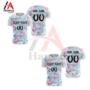 Camiseta de Fútbol Sublimada Blanca, Azul y Rosa, 100% Poliéster, 180 GSM, Tejido Transpirable, Personalizable, para Jóvenes y Adultos, Cuello Alto, Diseño Geométrico - Product Image 5