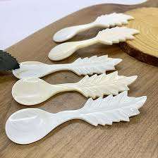 Cuillère à caviar en nacre naturelle exquise de 9 cm avec logo personnalisé pour dîner élégant - Product Image 3