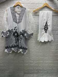 Traje Palazzo de secuencia de bordado Georgette de satén de último diseñador de Fab Zone - Product Image 2