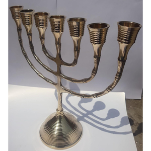 Vente en gros de bougeoir Menorah en métal à 9 branches avec étoile classique nickelé Judaica Hanukkah décor de table religieuse - Product Image 2