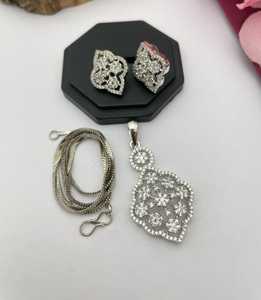 Conjunto de collar con colgante CZ de tendencia para mujer, diferentes diseños para fiesta y ropa informal hecha a mano con material de latón - Product Image 5