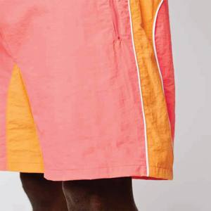 2024 กางเกงขาสั้นว่ายน้ําผู้ชายสั่งทําคุณภาพสูงพร้อมซับตาข่ายกางเกงขาสั้นชายหาดโพลีเอสเตอร์ 100% สําหรับผู้ชายทุกสี - Product Image 5