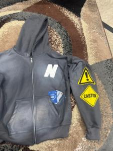 เสื้อฮู้ดผู้ชายแบบสวมหัวผ้าคอตตอนซักได้มีลายปักปักมีสไตล์ - Product Image 6