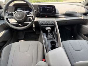 2024 สำหรับ Elantra SE FWD เครื่องยนต์เทอร์โบ เบาะหนัง พวงมาลัยซ้าย ไมล์น้อย ราคาพร้อมส่ง มีสินค้าในสต็อก - Product Image 5