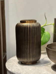 Jarrón de mesa de aluminio de calidad de diseño moderno de lujo, jarrón de flores de Metal para decoración del hogar de alto acabado - Product Image 3