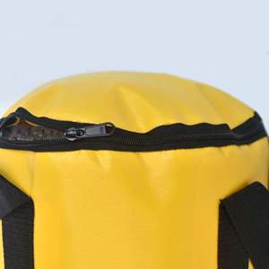 Ensemble de gants de boxe jaunes pour enfants et sac de frappe pour l'entraînement et la protection - Product Image 4