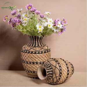 Vase décoratif moderne en bambou tressé à la main, écologique et naturel pour la maison et l'intérieur - Product Image 6