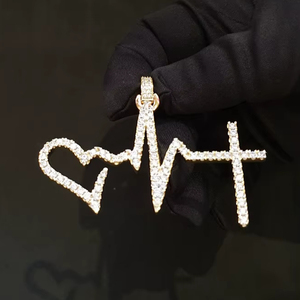 Colgante de Cruz con Latido de Corazón en Acabado Dorado, Completamente Engastado con Moissanita VVS, Joyería Hip Hop - Product Image 1
