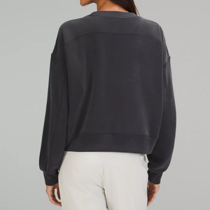 Women's <b>Black</b> Cropped Sweatshirt Long Sleeve Crewneck Pullover <b>Fleece</b> Crop Top Casual Streetwear Wholesale Custom Logo - Product Image 3