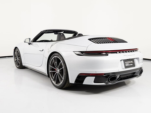 2024 911 Carrera 4S Cabriolet Turbo R20 Conduite à gauche Intérieur foncé Sièges en cuir Automatique Euro IV Feux de jour à LED - Product Image 2