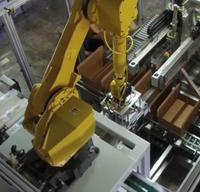 Bras robotisé industriel FANUC M-710iC/45M à 6 axes avec pince, charge utile de 45 kg, pour poste de palettisation de cartons