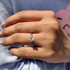 Bague en diamant de laboratoire de haute clarté avec finition polie idéale pour un usage quotidien et des fonctions de soirée élégantes d'Inde - Product Image 4