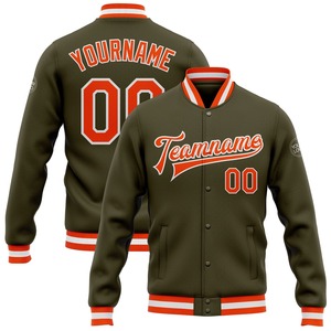 Veste bomber décontractée d'hiver sur mesure en olive, orange et blanc, à boutons pression, style varsity, avec inscription « Salute To Service » pour la vente en gros directe aux entreprises - Product Image 1