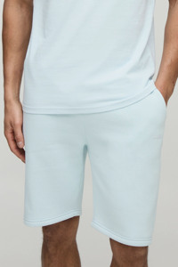 Ensemble t-shirt et short pour homme à empiècements coupe ajustée et logo personnalisé très exigeant Ensemble 2 pièces Tenue de sport et d'entraînement Vêtements de plage et de rue - Product Image 4