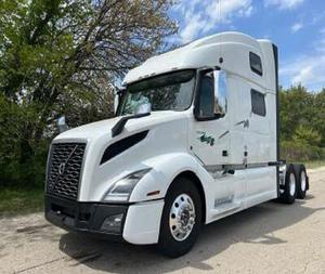 Camión de Servicio Pesado Volvo VNL64T 860 VNL64T860, NUEVO Y USADO, Años 2020-2022, Plataforma Plana, LISTO PARA ENVÍO - Product Image 1