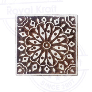 Blocs de bois à motif floral carré attrayant Royal Kraft Timbres imprimés élégants 7.6x7.6x2.3cm - Product Image 2