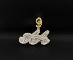 Pendentif unisexe en acier inoxydable serti de diamants CZ glacés, style hip-hop personnalisé - Product Image 1