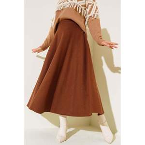 Falda acampanada modelo cachemir marrón - Product Image 2