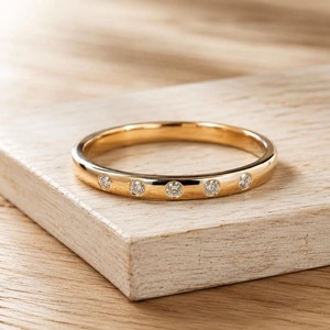 Bague sophistiquée à cinq pierres en diamant de laboratoire taille ronde 0,03 ct E-F VS, en or massif 14 carats, idéale pour les fiançailles et les fêtes - Product Image 4