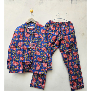 Elegante Conjunto de Pijama de Algodón Estampado Floral Vintage Hecho a Mano en India, Ropa de Dormir Ligera para Verano - Product Image 1