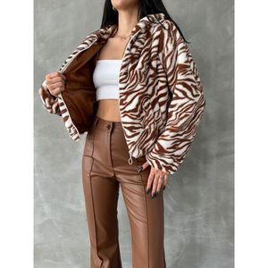 Chaquetas de Mujer con Estampado de Leopardo al por Mayor, Diseño Elegante y Moderno - Product Image 2