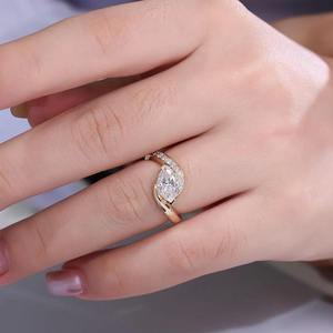 Anillo de Diamante Moissanite de Oro de 10K de Alta Calidad para Mujer, Anillo de Lujo para Cumpleaños o Aniversario, Disponible a Precio de Fábrica - Product Image 3