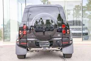 รถ SUV หรู ปี 2024 เครื่องยนต์ 4.1-6 ลิตร แบบดูดอากาศธรรมชาติ น้ำมันเบนซิน/แก๊สโซลีน เกียร์อัตโนมัติ พวงมาลัยซ้าย รุ่นแฟชั่น ภายในสีเข้ม หุ้มหนัง - Product Image 6