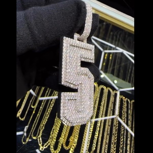 Colgante Hiphop Personalizado para Mujer de Oro Rosa con Moissanita VVS, Totalmente Engastado, Letra 5, Símbolo Cristiano, Engaste de Bisel, Cumpleaños - Product Image 3