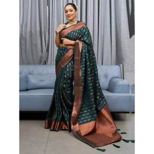 Precioso Sari Verde de Seda Suave Tejida con Blusa, Elegante Ropa de Boda - Product Image 4