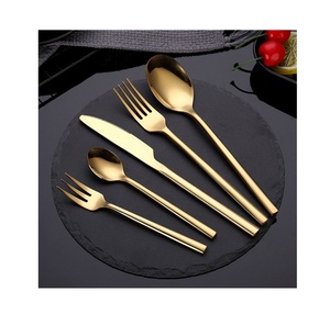 Ensemble de couverts en métal artisanal avec des conceptions uniques pour les tables artistiques - Product Image 1