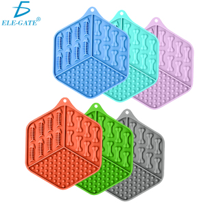 Piatto in silicone testurizzato per alimenti umidi, resistente e facile da pulire - Product Image 1