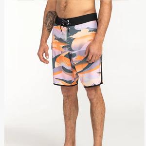 Pantalones cortos elásticos de 4 vías de secado rápido personalizados para hombres, venta al por mayor de pantalones cortos de fitness de playa para hombres con logotipo, traje de baño teñido liso - Product Image 3