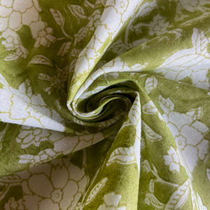 Tela de Algodón Estampada a Mano con Diseño Floral Verde Oliva, Patrón Botánico Europeo Clásico - Product Image 1