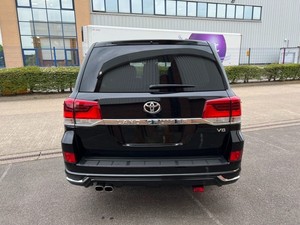 2022 para T-oyota Landcruiser RHD SUV Caja de cambios automática Interior oscuro con asientos de cuero Combustible de gasolina 20 \ "R20 Tamaño de neumático usado - Product Image 2