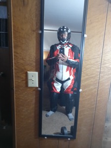 ชุดแข่งรถมอเตอร์ไซค์แบบชิ้นเดียว สีแดง/ขาว ใหม่ ได้รับการรับรองมาตรฐาน CE พร้อมอุปกรณ์ป้องกัน ออกแบบตามสั่ง ระบายอากาศได้ดี เหมาะสำหรับฤดูร้อน/ฤดูหนาว ทำจากหนัง ลดราคา - Product Image 2