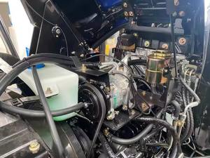 Tractor agrícola con motor diésel LOVOL 4x4 con engranaje de 40HP y componentes del núcleo del motor en estado usado - Product Image 4