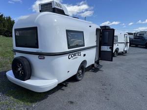 ¡Precio Bajo! Remolque de Viaje Usado Cortes Campers 18BK 2025, de Aluminio, Moderno, Ligero, Impermeable, Plegable para 3 Personas, Cómodo - Product Image 1